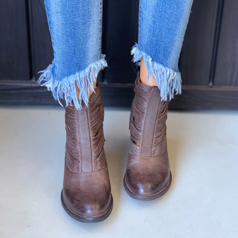 Slashed Hybrid Distressed Leather Boots - Picture 5 of 8